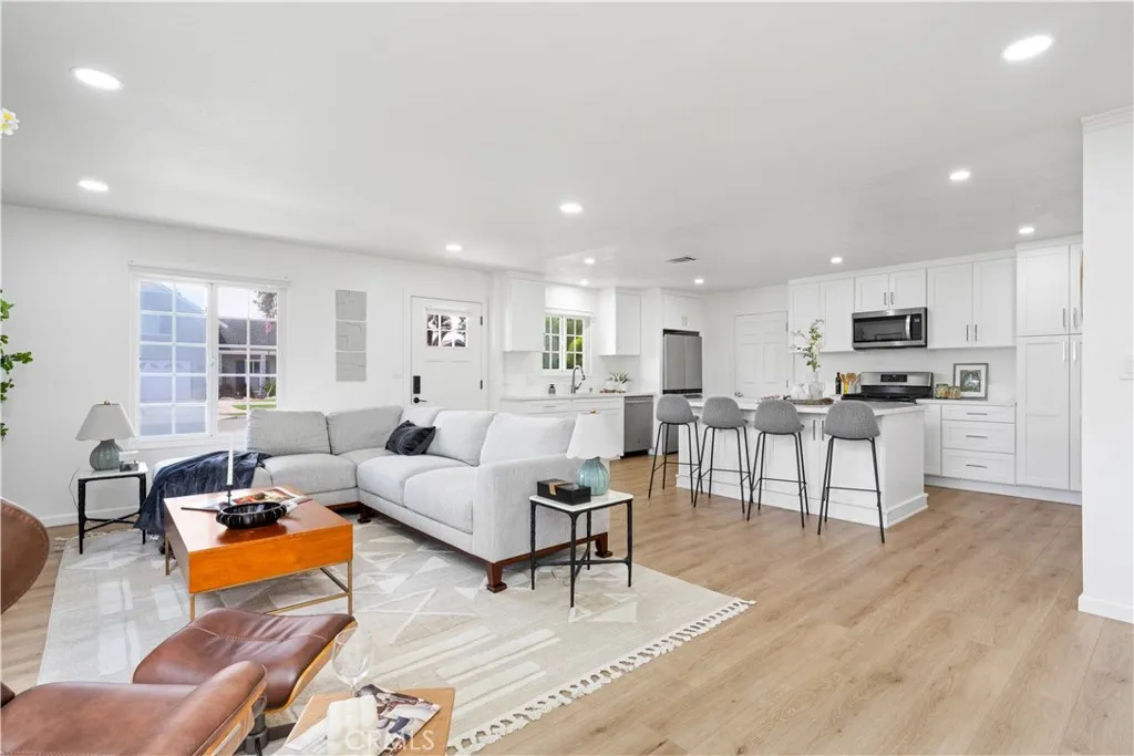 1184 Dorset, Costa Mesa, CA 92626 - Photo 4 of 40, Costa Mesa, CA