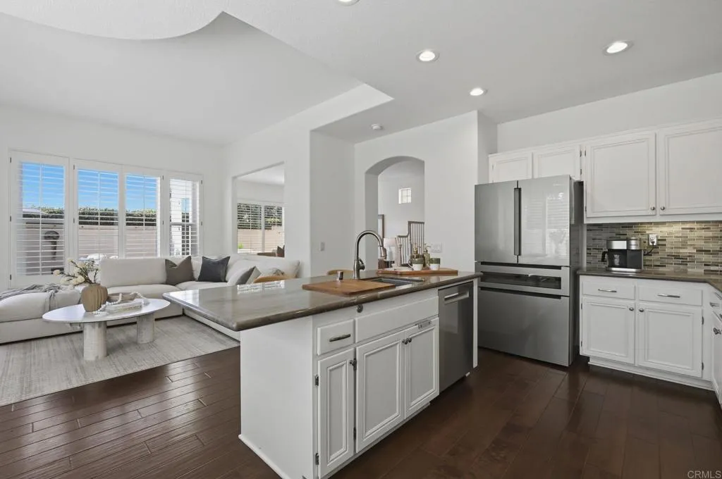 https://cdn.realtyfeed.com/cdn/127/306772802/11331ecfa390c1af72c8e31724756ea4.webp