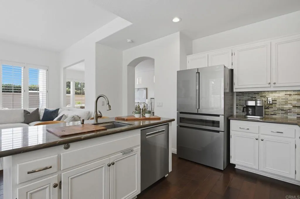 https://cdn.realtyfeed.com/cdn/127/306772802/54ea19c3ff5b623f687aac6f3ff38ddf.webp