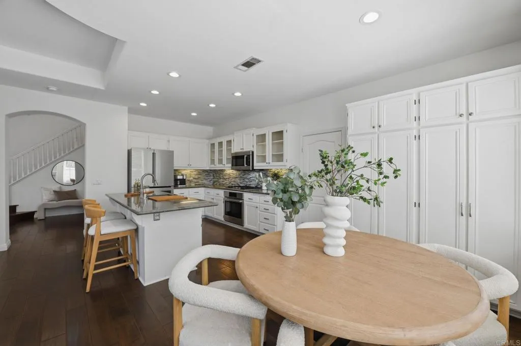 https://cdn.realtyfeed.com/cdn/127/306772802/60d6af815abc2068b0b65ef1856d4b19.webp