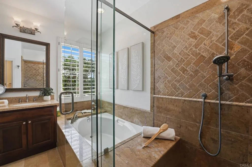 https://cdn.realtyfeed.com/cdn/127/306772802/a1c1333e5b6e462b3d416fc967b1027e.webp