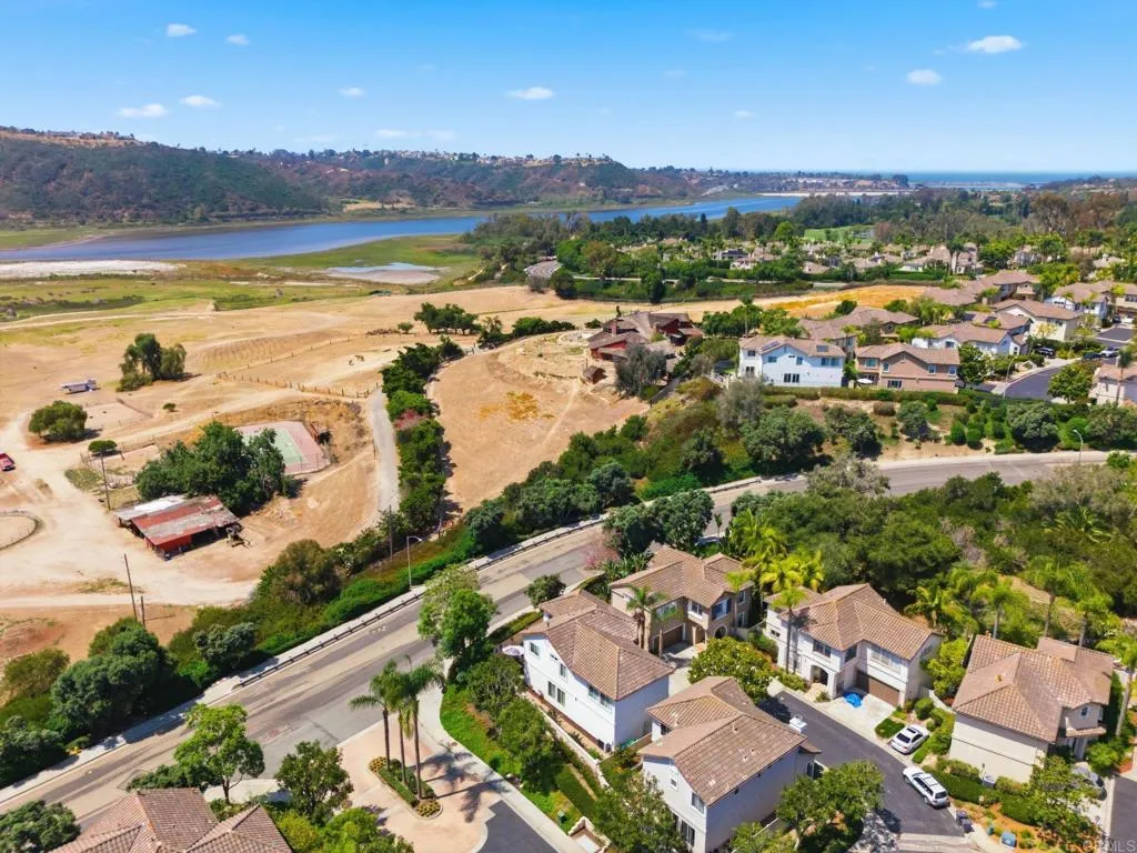 https://cdn.realtyfeed.com/cdn/127/306772802/bf5edce80771f4b3c2089e5498d830c1.webp