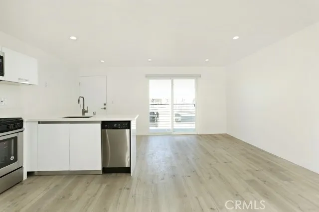 6745 Laurel Canyon Boulevard Unit 204, North Hollywood, CA 91606 - Photo 2 of 6, North Hollywood, CA