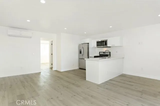 6745 Laurel Canyon Boulevard Unit 204, North Hollywood, CA 91606 - Main photo, North Hollywood, CA