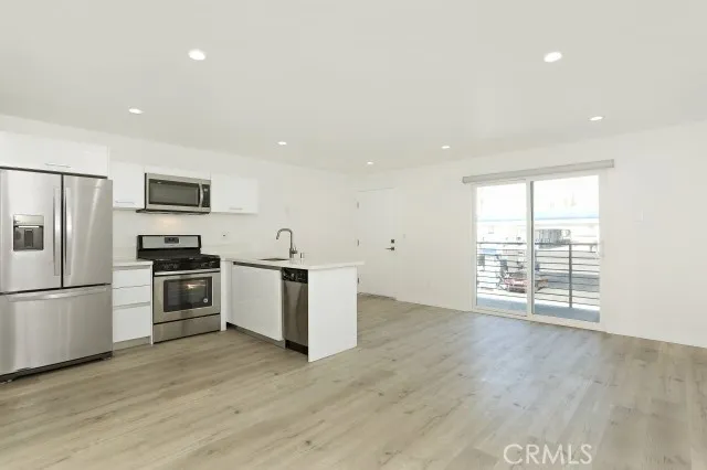 6745 Laurel Canyon Boulevard Unit 203, North Hollywood, CA 91606 - Photo 2 of 10, North Hollywood, CA