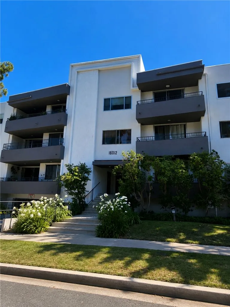 16012 Moorpark, Encino, CA 91436 - Photo 2 of 34, Encino, CA