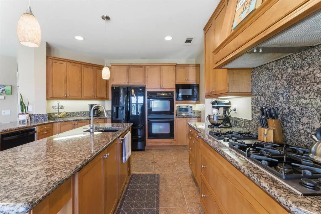 https://cdn.realtyfeed.com/cdn/127/306772936/15ea17338a18dd1768eb9aaa857c0200.webp