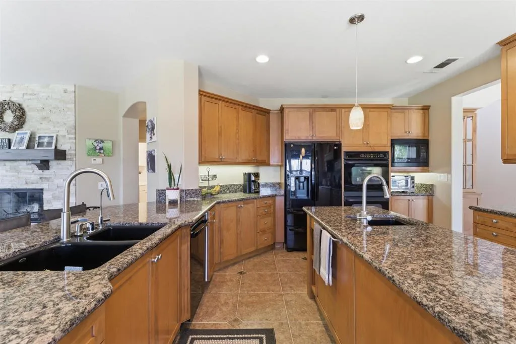 https://cdn.realtyfeed.com/cdn/127/306772936/5df98a655c162e7f6a2d9a1f347ebf0d.webp