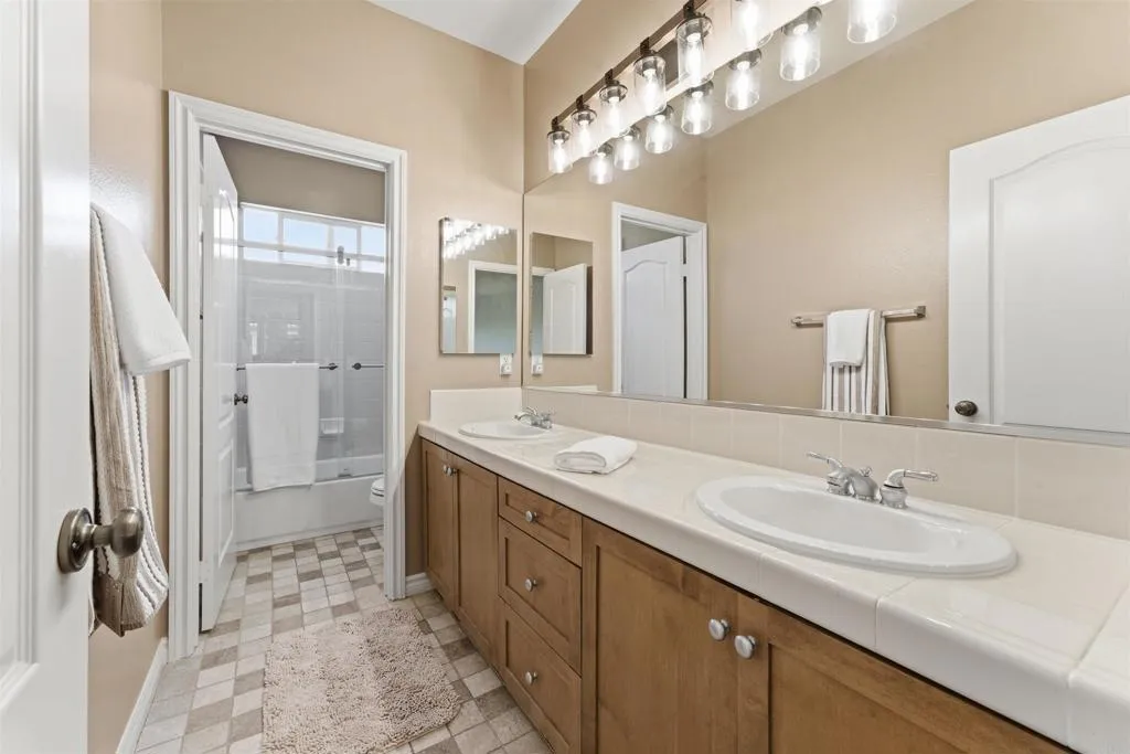 https://cdn.realtyfeed.com/cdn/127/306772936/96491d79b29f4aeb2a93cc87a53c398d.webp