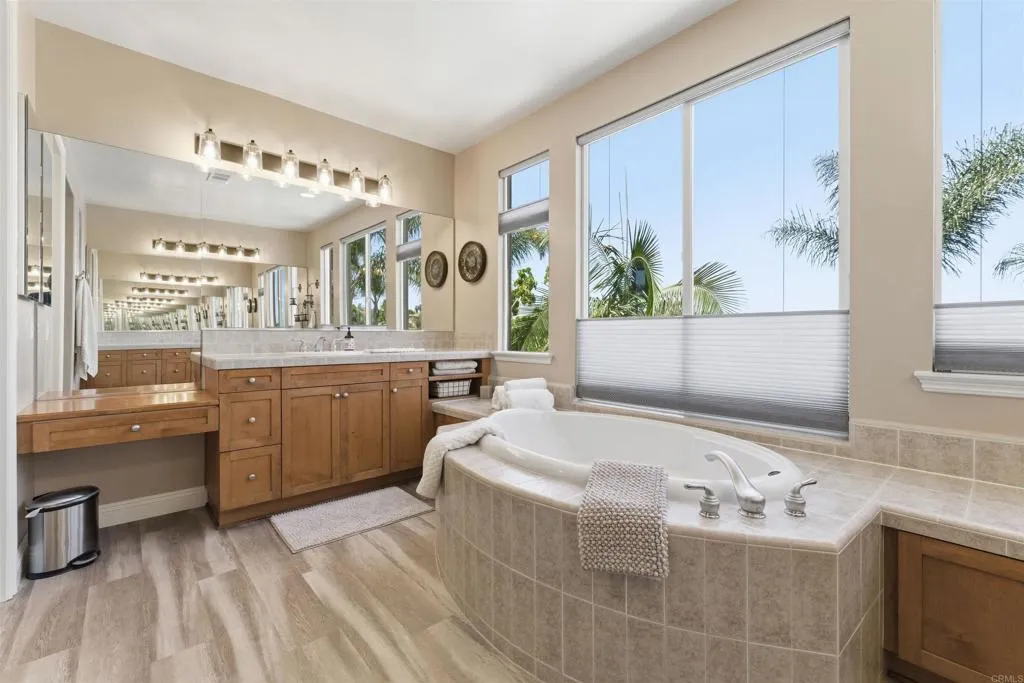 https://cdn.realtyfeed.com/cdn/127/306772936/a95fcde5ae7b2e38653e2f43a17939ff.webp