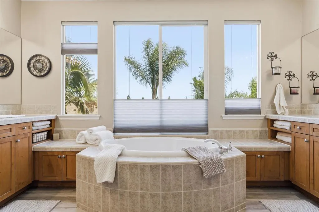 https://cdn.realtyfeed.com/cdn/127/306772936/b2593c4a28a8b767f93a9395d492e571.webp