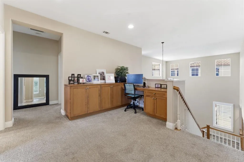https://cdn.realtyfeed.com/cdn/127/306772936/f7de7e5d784e4f5658f291e68d379277.webp