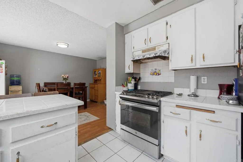 https://cdn.realtyfeed.com/cdn/127/306773048/dfdf2b15ccbcddf472b3398df0c66c34.webp
