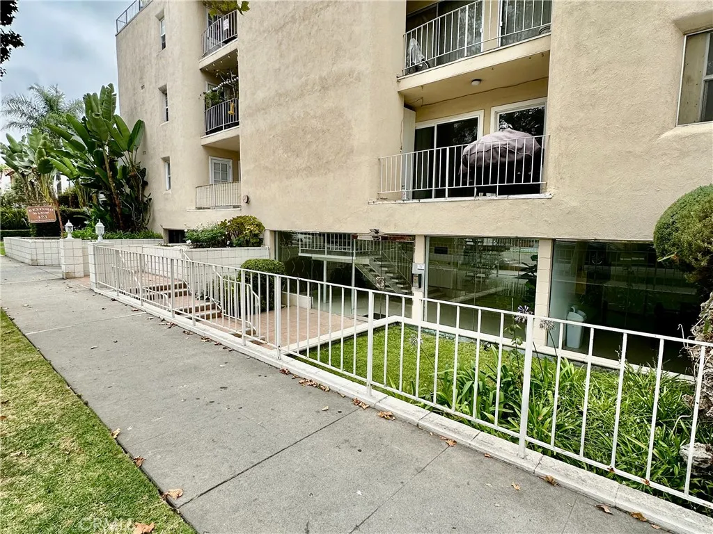 423 S Rexford Drive Unit 303, Beverly Hills, CA 90212 - Photo 2 of 26, Beverly Hills, CA