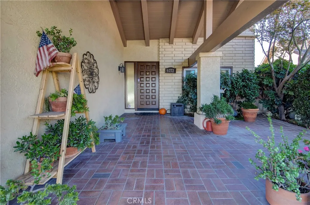 9772 Kite Drive, Huntington Beach, CA 92646 - Photo 3 of 34, Huntington Beach, CA