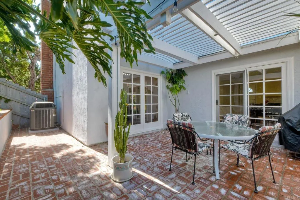 https://cdn.realtyfeed.com/cdn/127/306773135/200f28956039fcee304727dba1aa33cc.webp