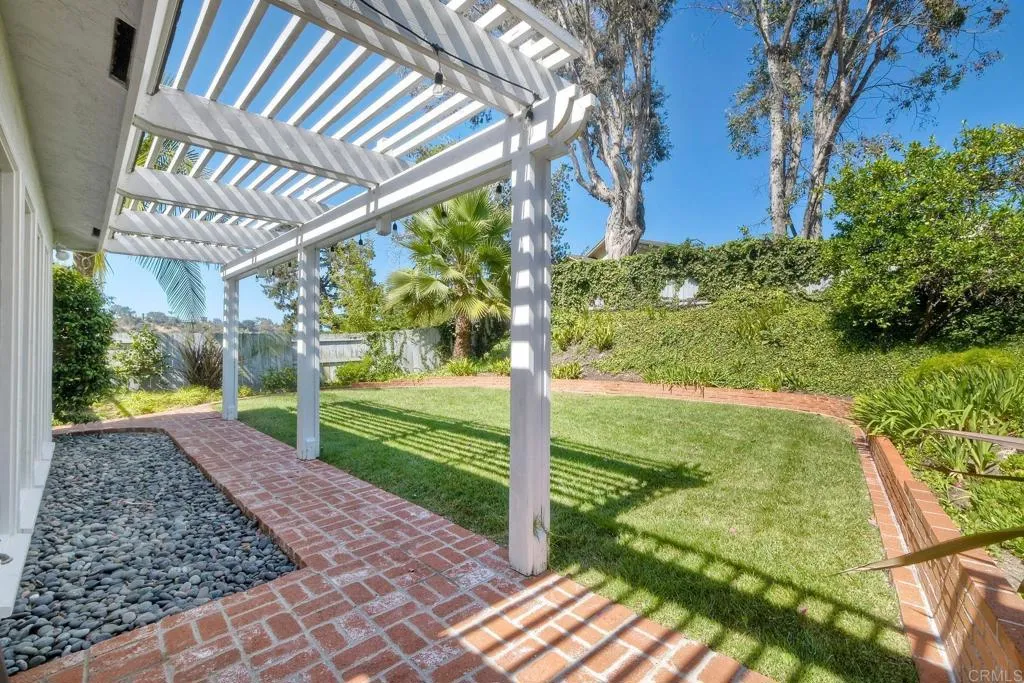 https://cdn.realtyfeed.com/cdn/127/306773135/b0eb2f932fce0450f594de60b792c155.webp