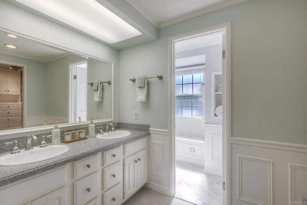 https://cdn.realtyfeed.com/cdn/127/306773135/ea94bfce3cbcc9296760cb08f54be370.webp