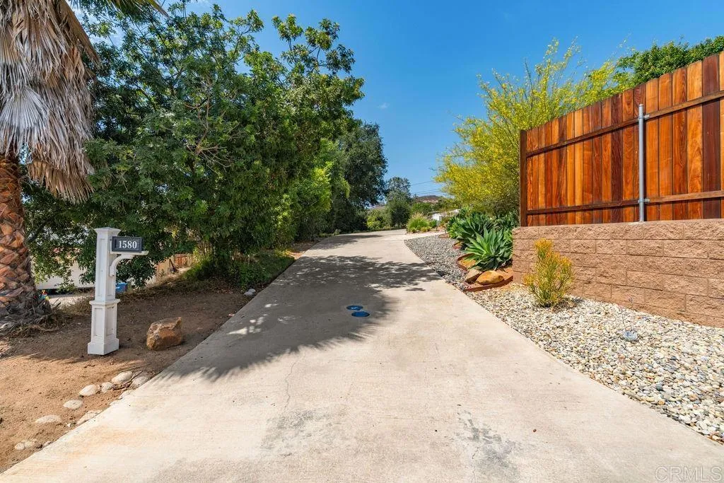https://cdn.realtyfeed.com/cdn/127/306773143/93af9673aca036f3ed6721846968fe5a.webp