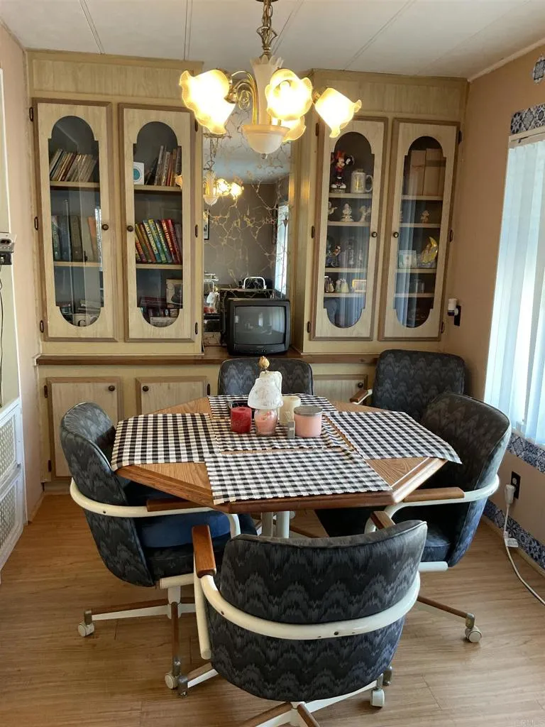 https://cdn.realtyfeed.com/cdn/127/306773170/39c8d84aebfb7d10925136fe812fd2d4.webp