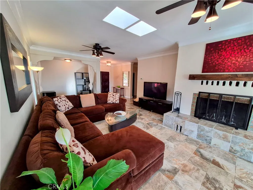 https://cdn.realtyfeed.com/cdn/127/306773334/204d2bd96e875dd18ace359228aebc69.webp