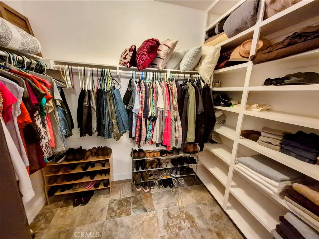 https://cdn.realtyfeed.com/cdn/127/306773334/9821105d24c34abeb223045bf94c208c.webp
