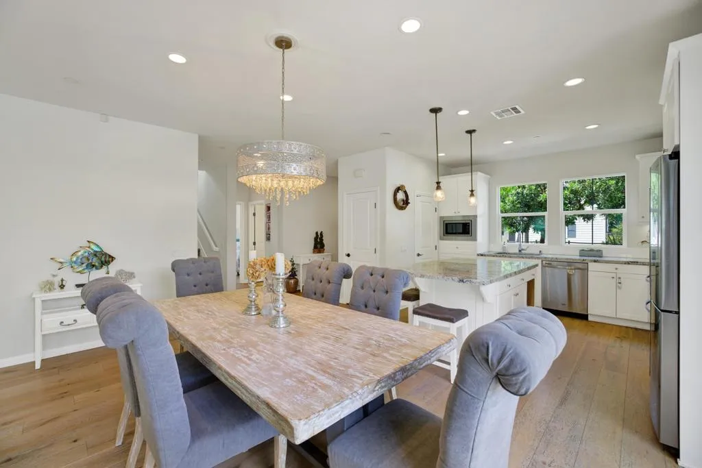 https://cdn.realtyfeed.com/cdn/127/306773422/026dc562ebec7b4662bb16a18749d6d2.webp