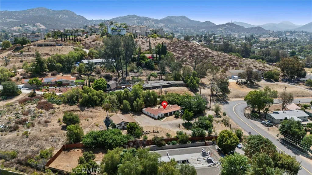 https://cdn.realtyfeed.com/cdn/127/306773496/8b0f70c00ea3bd18fbe7dc7ec55fe5ec.webp