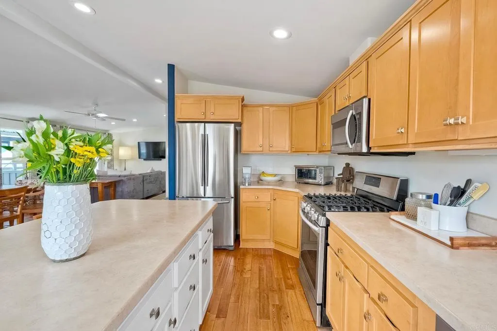 https://cdn.realtyfeed.com/cdn/127/306773534/aad783f4e66ed9726f53278d6ffa229e.webp