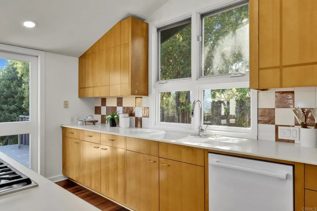 https://cdn.realtyfeed.com/cdn/127/306773556/680ae9905e684424761b83005fbb8240.webp