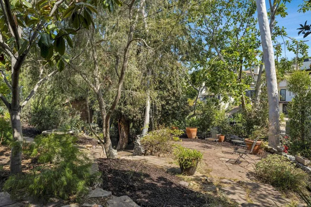 https://cdn.realtyfeed.com/cdn/127/306773556/73cf610c5c2f3fc1dd8d1208c0750784.webp