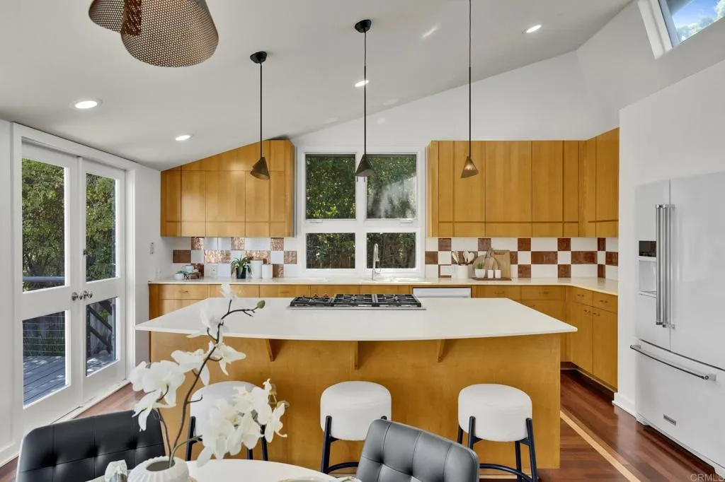 https://cdn.realtyfeed.com/cdn/127/306773556/cd8a7f8405d8bfd933cc9a96f95b20e8.webp