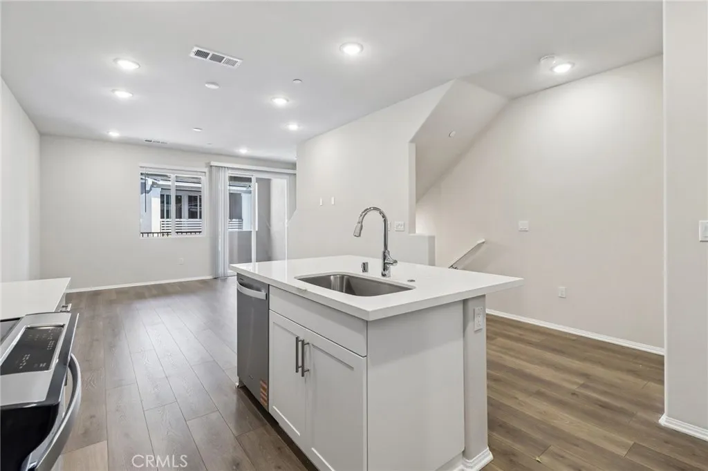https://cdn.realtyfeed.com/cdn/127/306773597/0dc2ee7b63e81c28295a92104509a931.webp