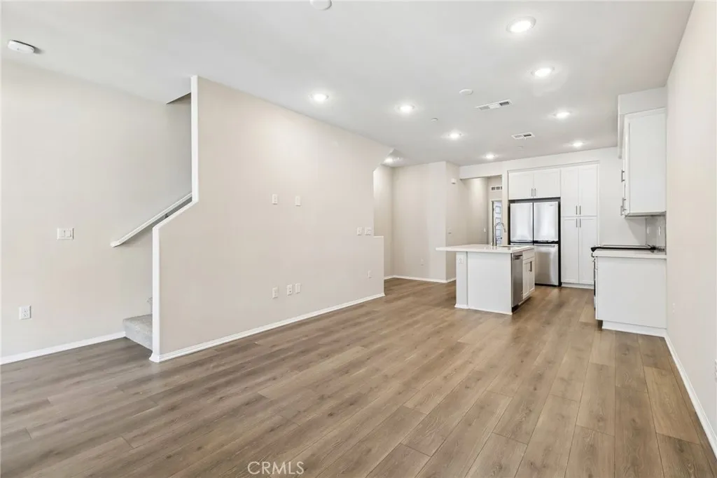 https://cdn.realtyfeed.com/cdn/127/306773597/22477fd1e813d89d80728dafad5968ca.webp