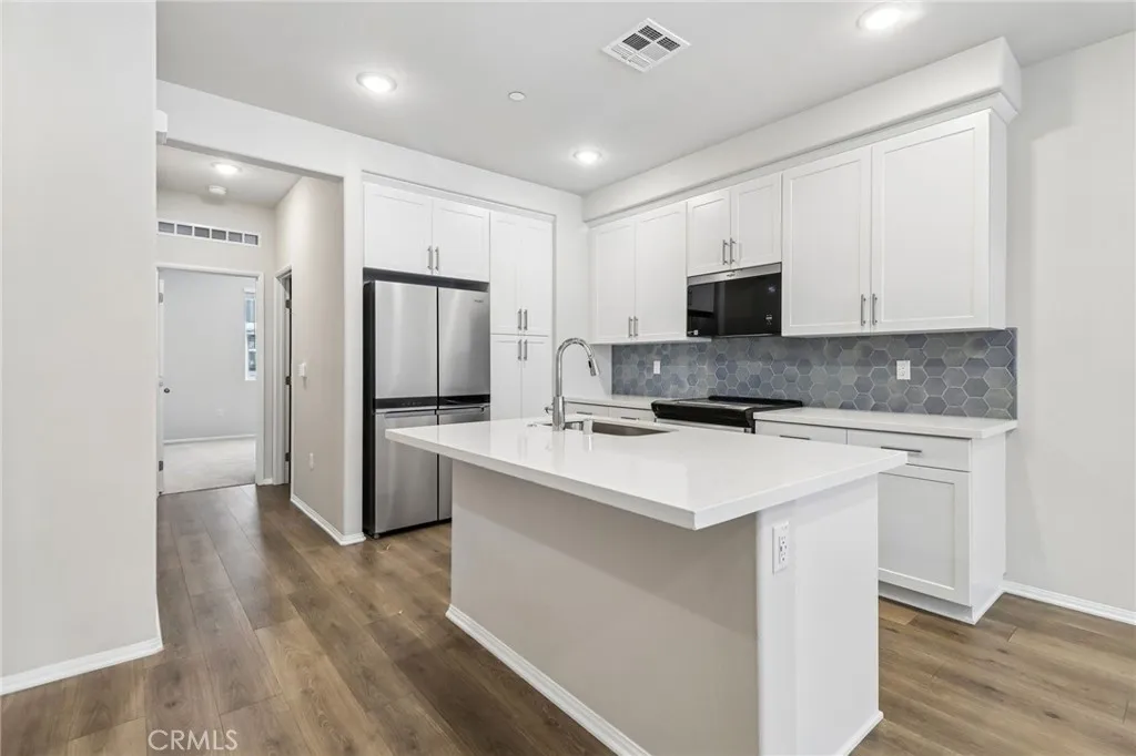 https://cdn.realtyfeed.com/cdn/127/306773597/29b68d6b80b05e1631f4c005cda5b51c.webp