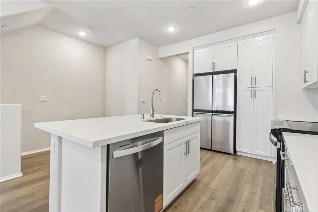 https://cdn.realtyfeed.com/cdn/127/306773597/5845a9cfd8ec0e1483e7bb978cae5cc7.webp