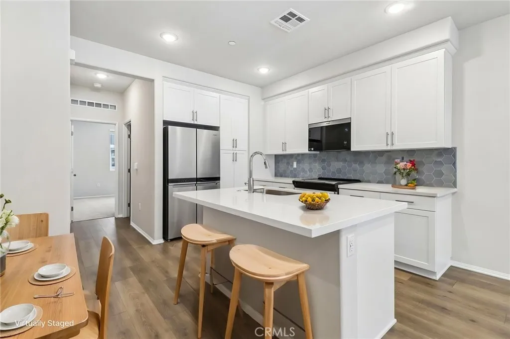 https://cdn.realtyfeed.com/cdn/127/306773597/75d18e438bccff4693e9e8a7c1ea3f42.webp