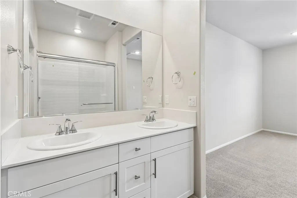 https://cdn.realtyfeed.com/cdn/127/306773597/9dbb6267565eb7d560ae92a20d320cd0.webp