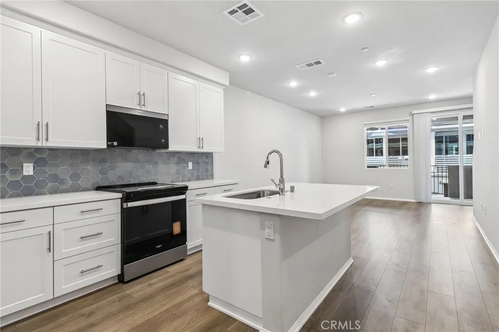 https://cdn.realtyfeed.com/cdn/127/306773597/a3fcae010c3c901544e6af27811b7334.webp