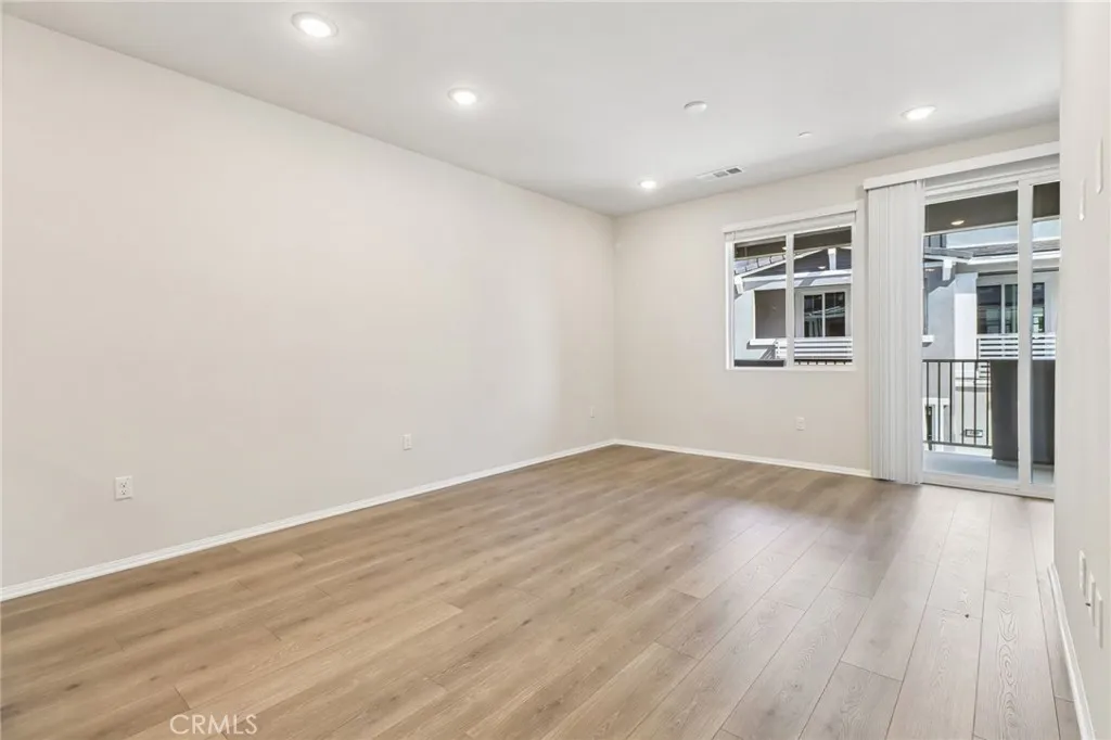 https://cdn.realtyfeed.com/cdn/127/306773597/b030b9015f4744df59142e28ee872492.webp