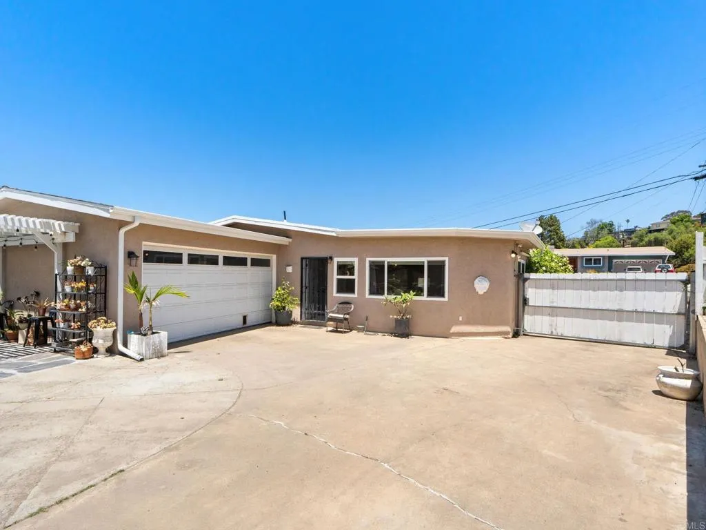 https://cdn.realtyfeed.com/cdn/127/306773603/8b616d636d6d725916873520fe2afbf2.webp