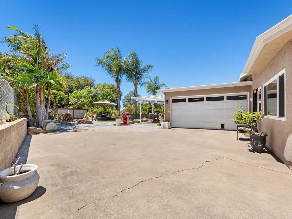 https://cdn.realtyfeed.com/cdn/127/306773603/cf482aa60be1e53e42a99b1d8bc871f1.webp