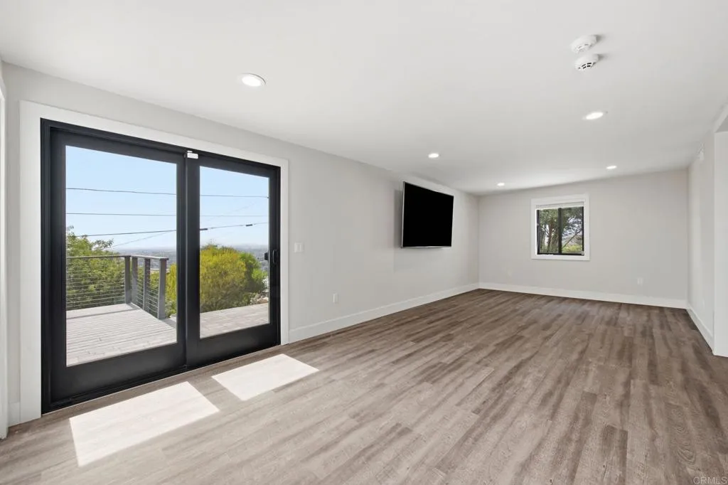 https://cdn.realtyfeed.com/cdn/127/306773622/4d5086866015472a18eaf9a46a861a58.webp