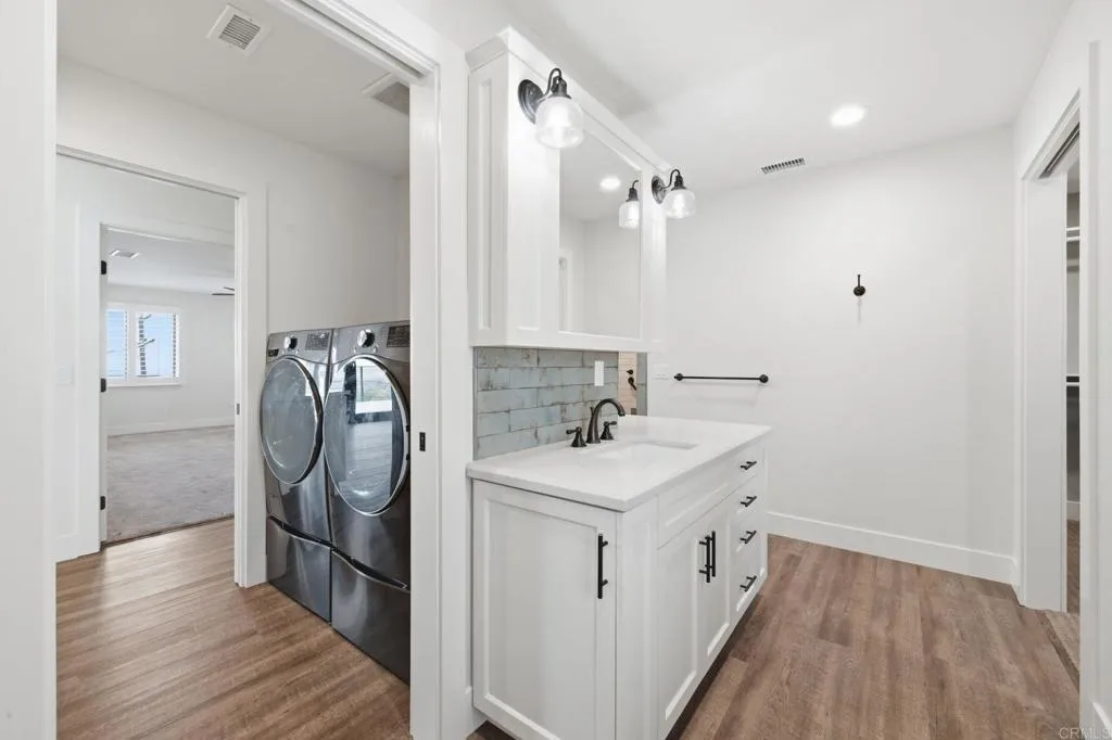https://cdn.realtyfeed.com/cdn/127/306773622/4ef3720b1601a2836f7a02563a6ce000.webp