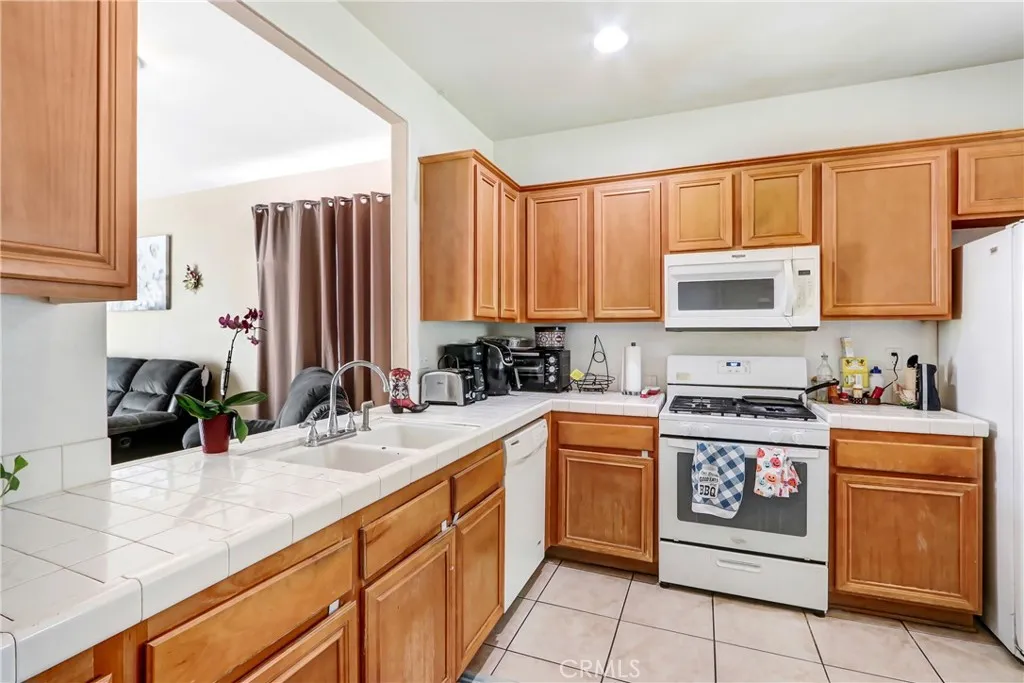 877 Peaceful Lane, San Jacinto, CA 92582 - Photo 5 of 22, San Jacinto, CA