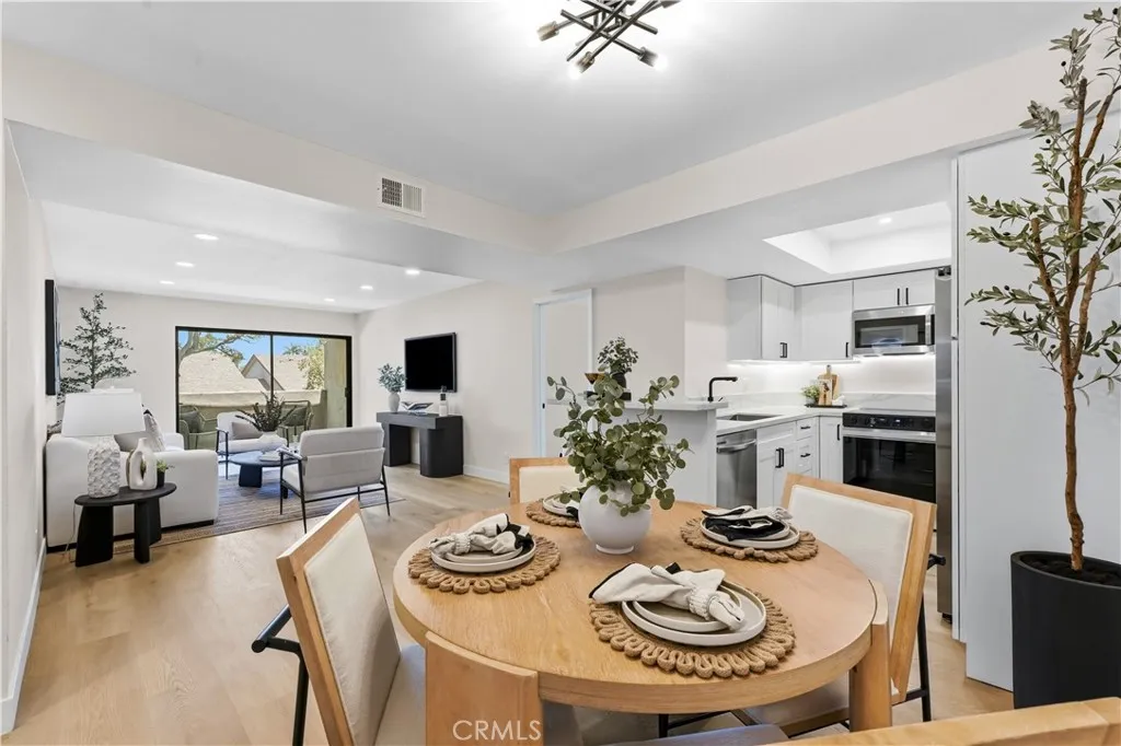 278 N Wilshire B31