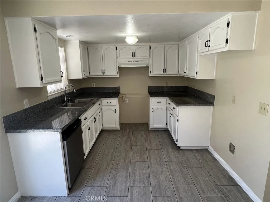 1077 E 71st Way, Long Beach, CA 90805 - Photo 4 of 10, Long Beach, CA