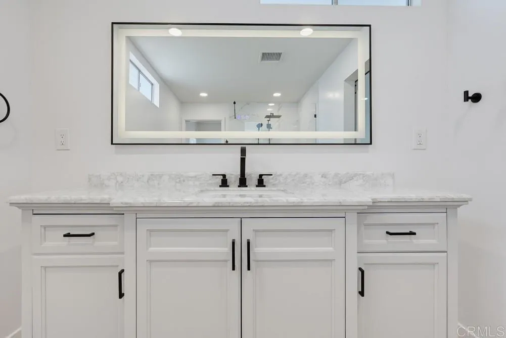https://cdn.realtyfeed.com/cdn/127/306773781/4abf0be72d8ea61012d7463847aa2484.webp