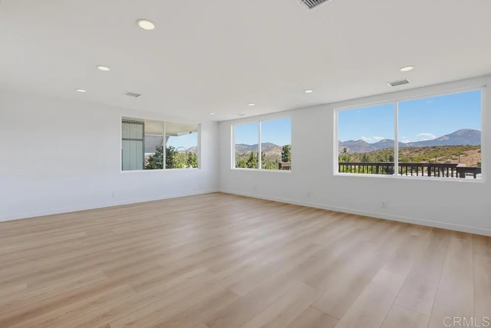 https://cdn.realtyfeed.com/cdn/127/306773781/5d572cd534a343b2e81b22d64fce633c.webp