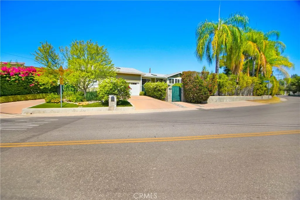 5062 Avenida Hacienda, Tarzana, CA 91356 - Main photo, Tarzana, CA
